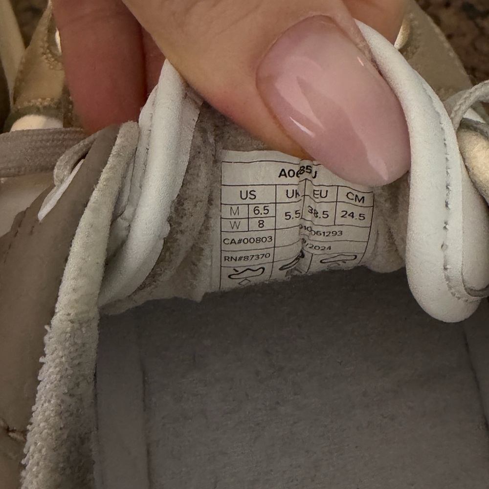 Alo Yoga 01 Classic Sneakers - Picture 7 of 7